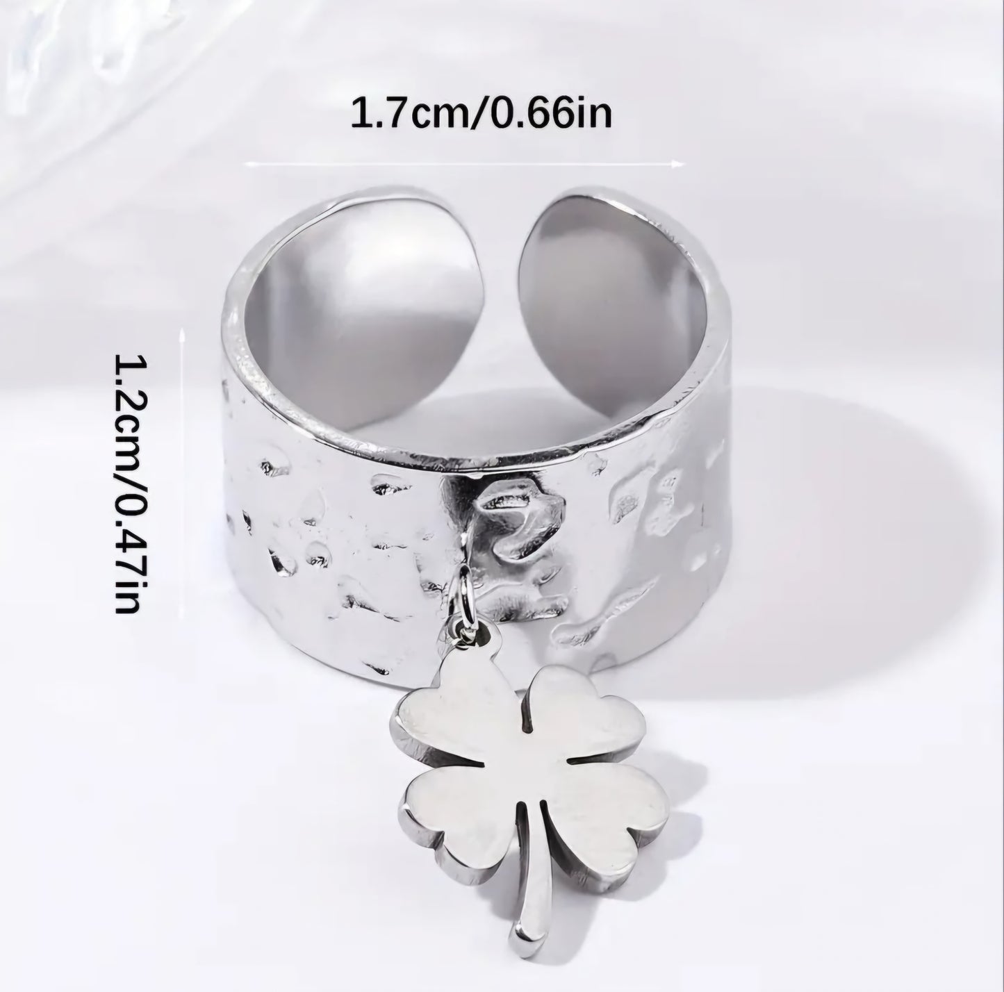 Bague breloque trèfle argenté AVA