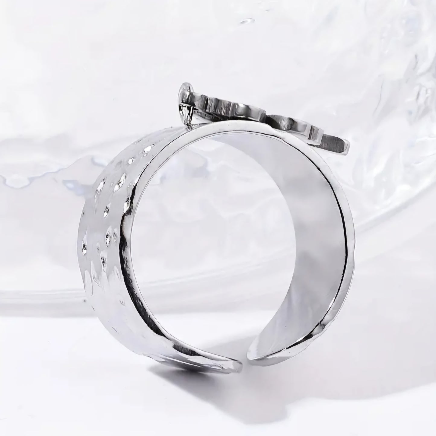 Bague breloque trèfle argenté AVA