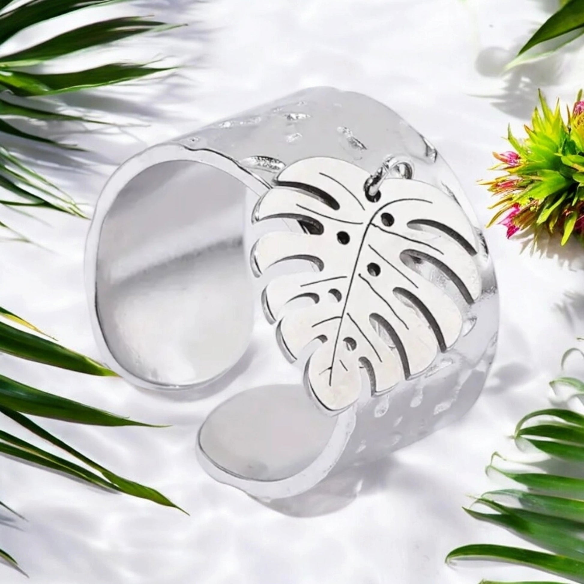 Bague argentée breloque feuille de monstera